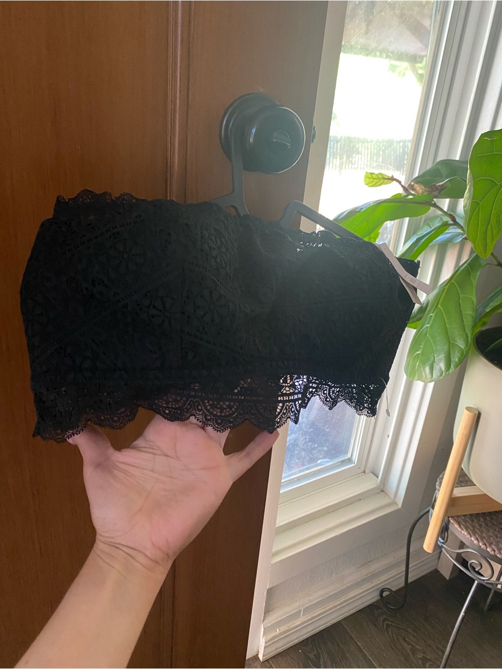 Auden Black Lace Bandeau with White Lightweight Shirt - Picture 3 of 6